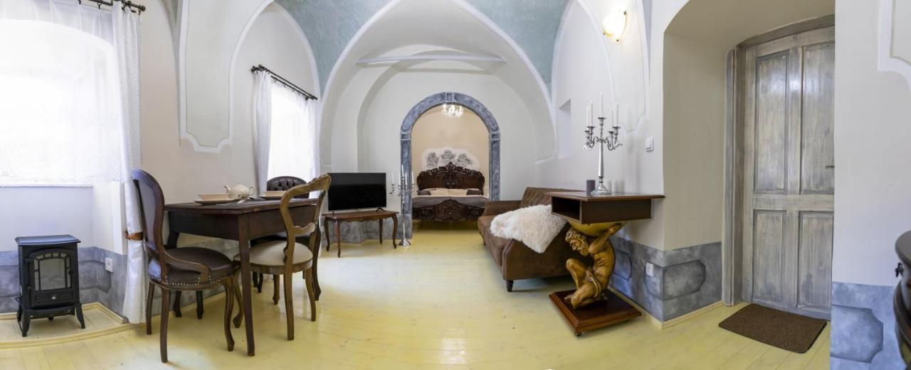 Apartman Charlotte V Dome So Studnou Na Streche Banska Stiavnica Exterior foto