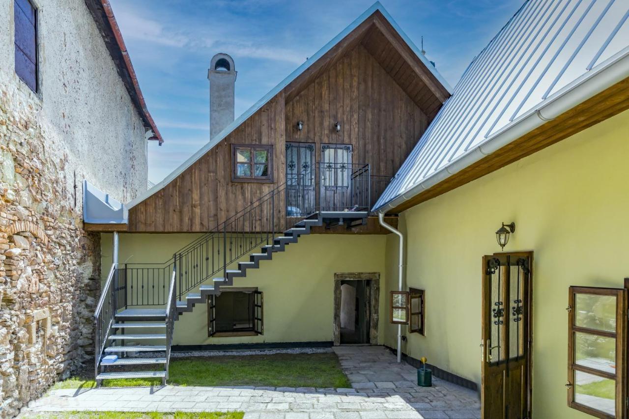 Apartman Charlotte V Dome So Studnou Na Streche Banska Stiavnica Exterior foto